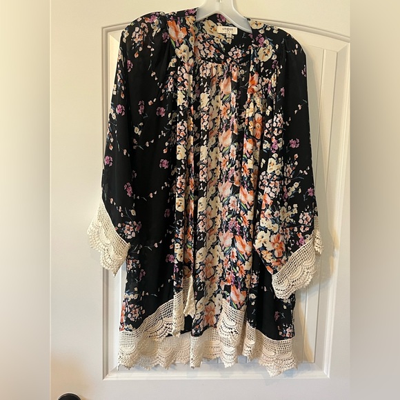 Umgee Sweaters - Size small/ medium - Umgee black boho floral open-front kimono cardigan lace
